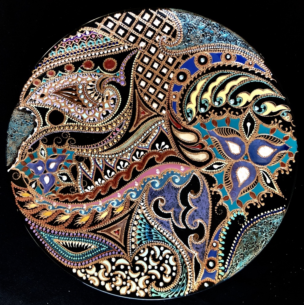 Тарелка декоративная Еquilibrist