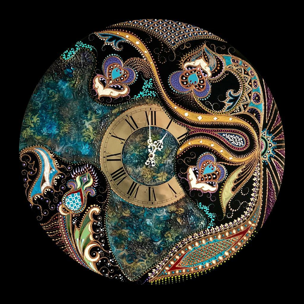 Часы настенные Broken heart