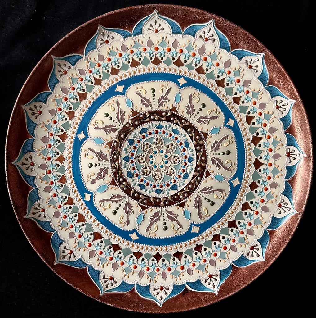 Тарелка декоративная из серии "Bolieuro"