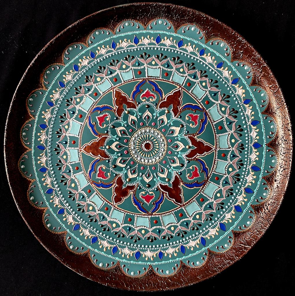 Тарелка декоративная из серии "Bolieuro"