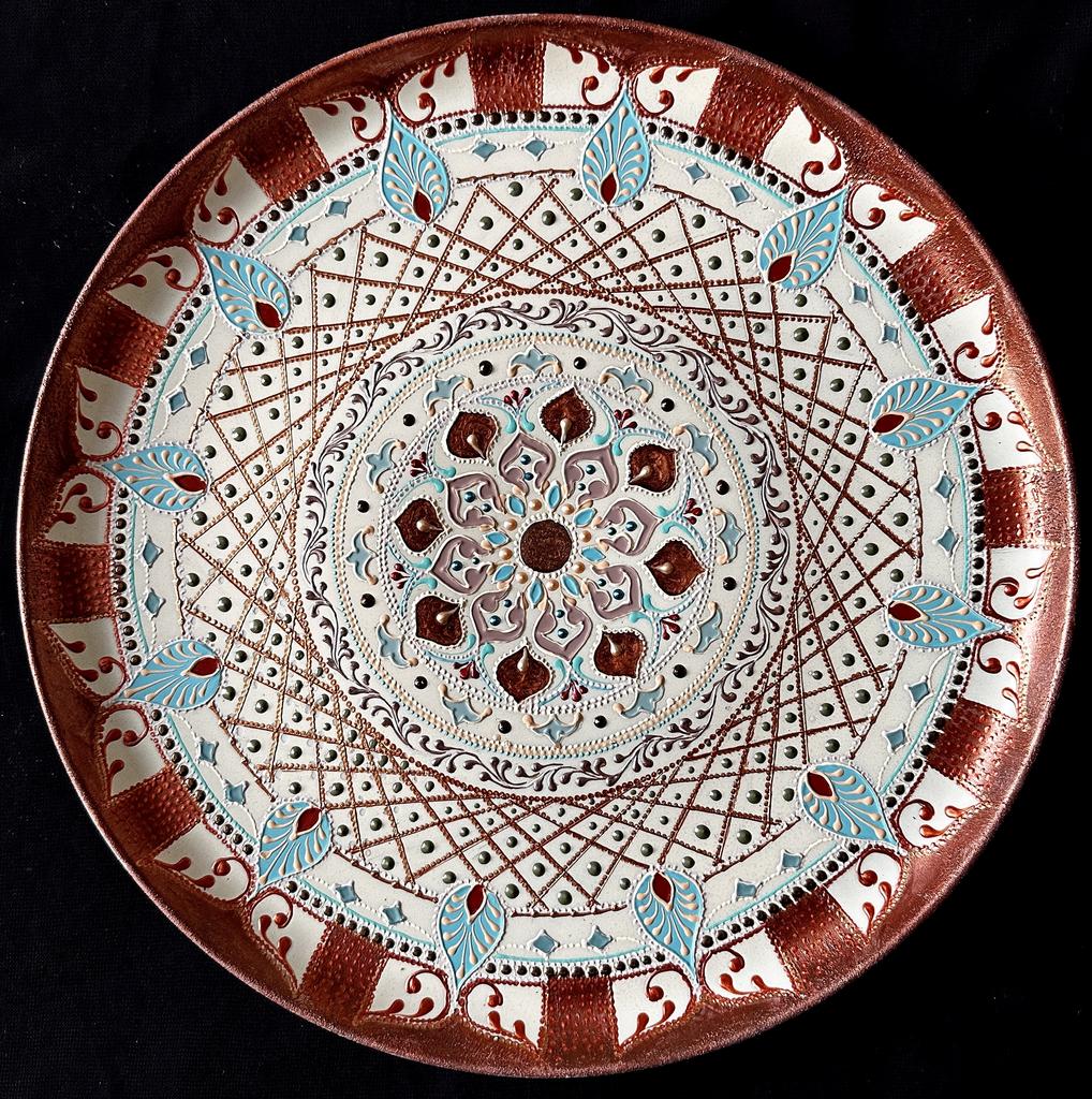 Тарелка декоративная из серии "Bolieuro"