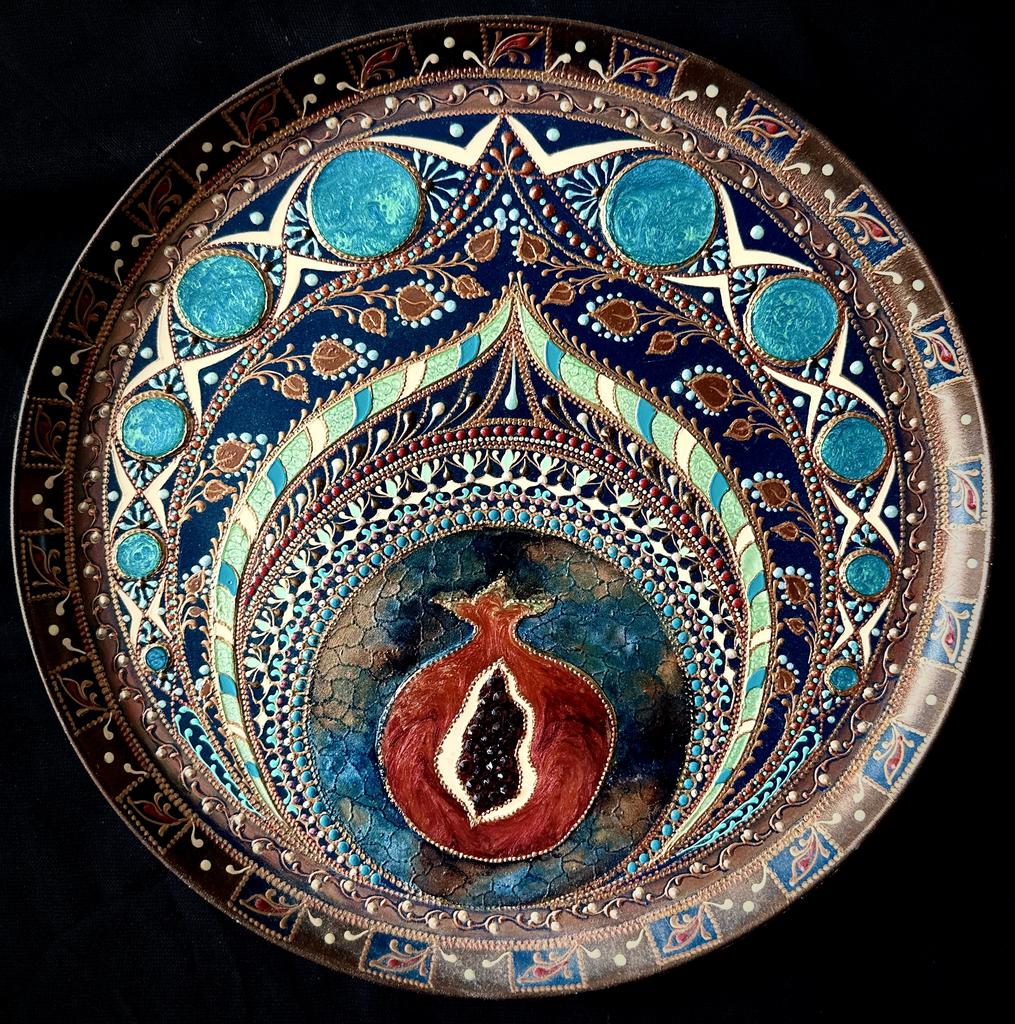 Тарелка декоративная Ruby shine2