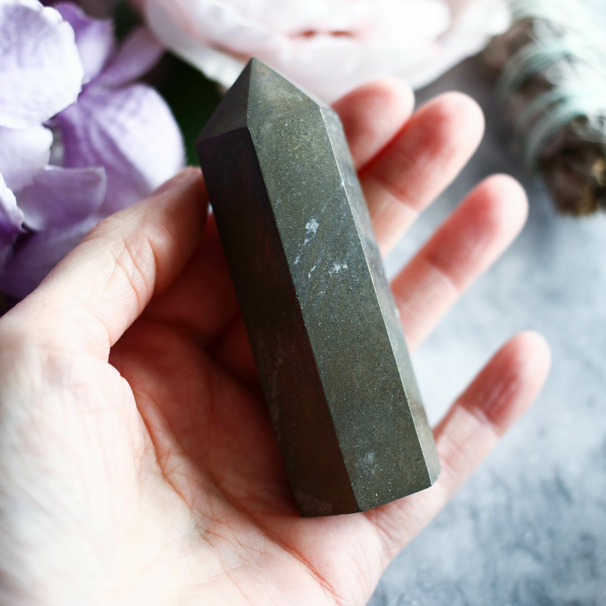 Кристалл-генератор из пирита