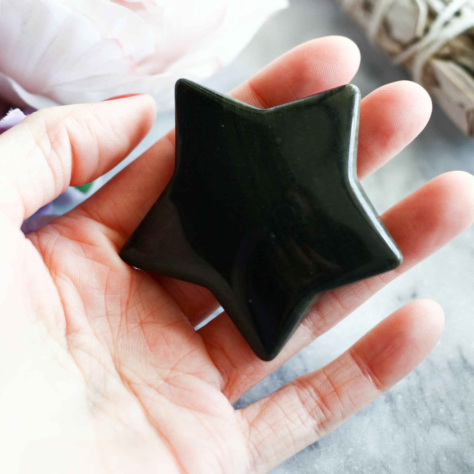 Обсидиан в форме звезды