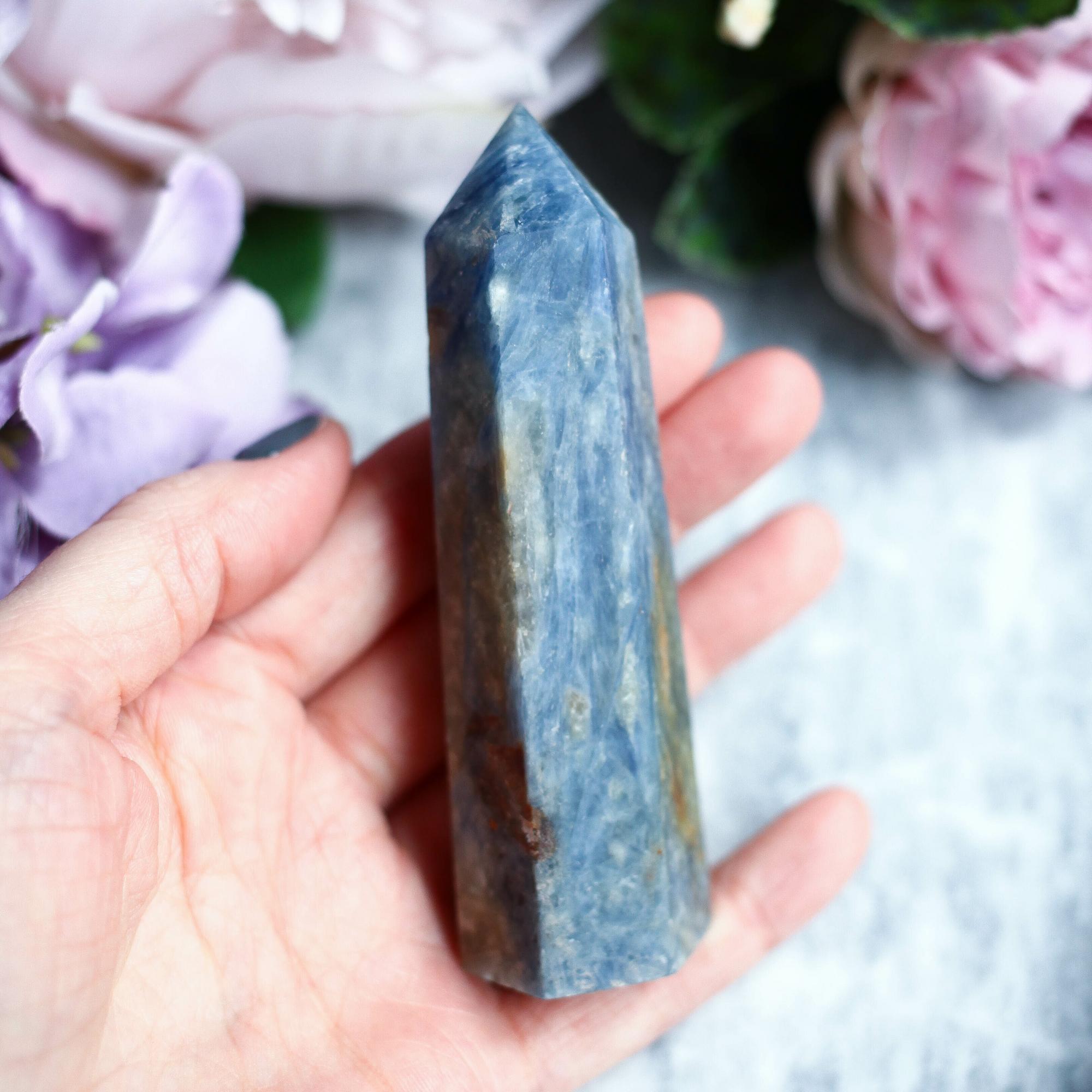 Кианит в форме кристалла-генератора