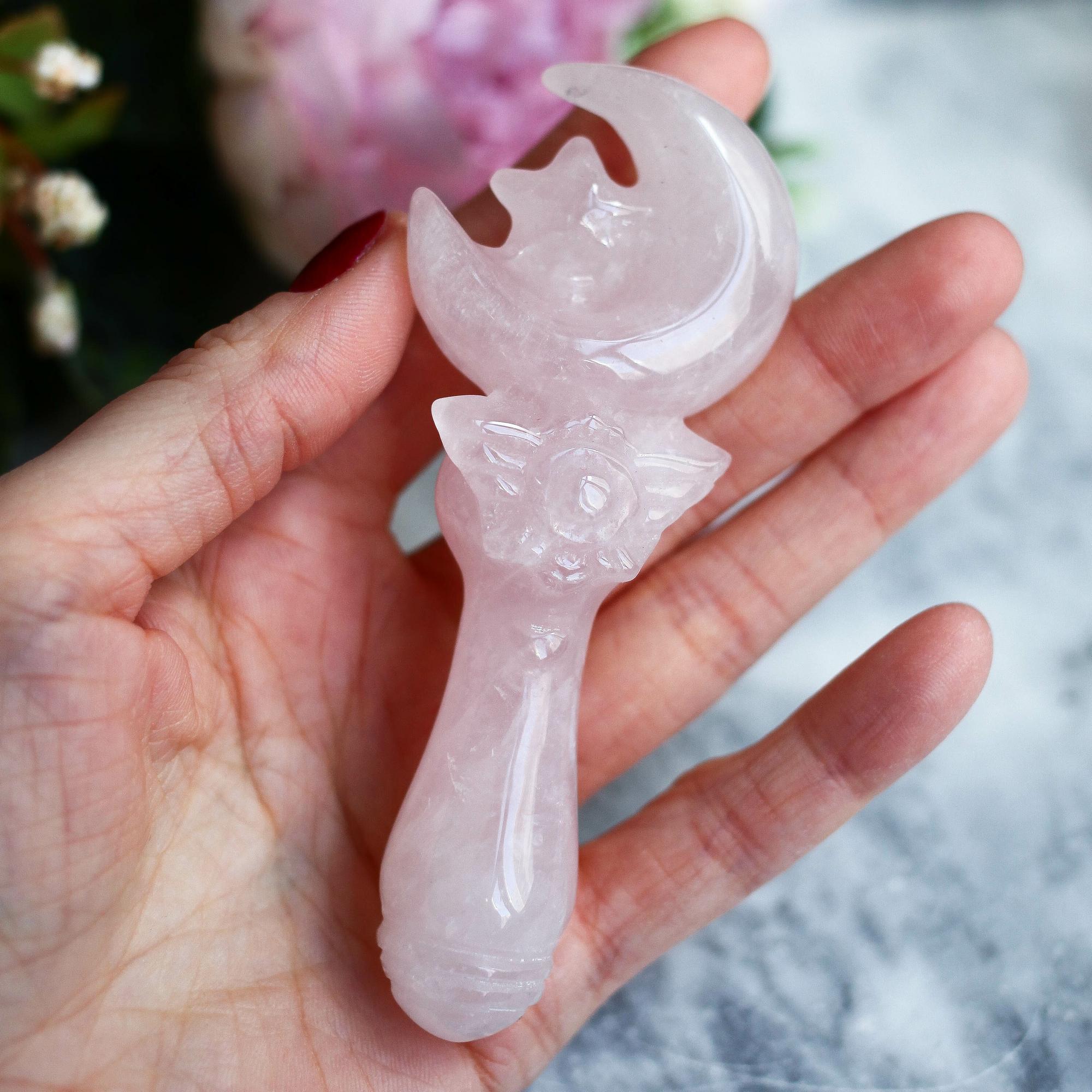 Розовый кварц в форме Лунного Жезла Сейлор Мун