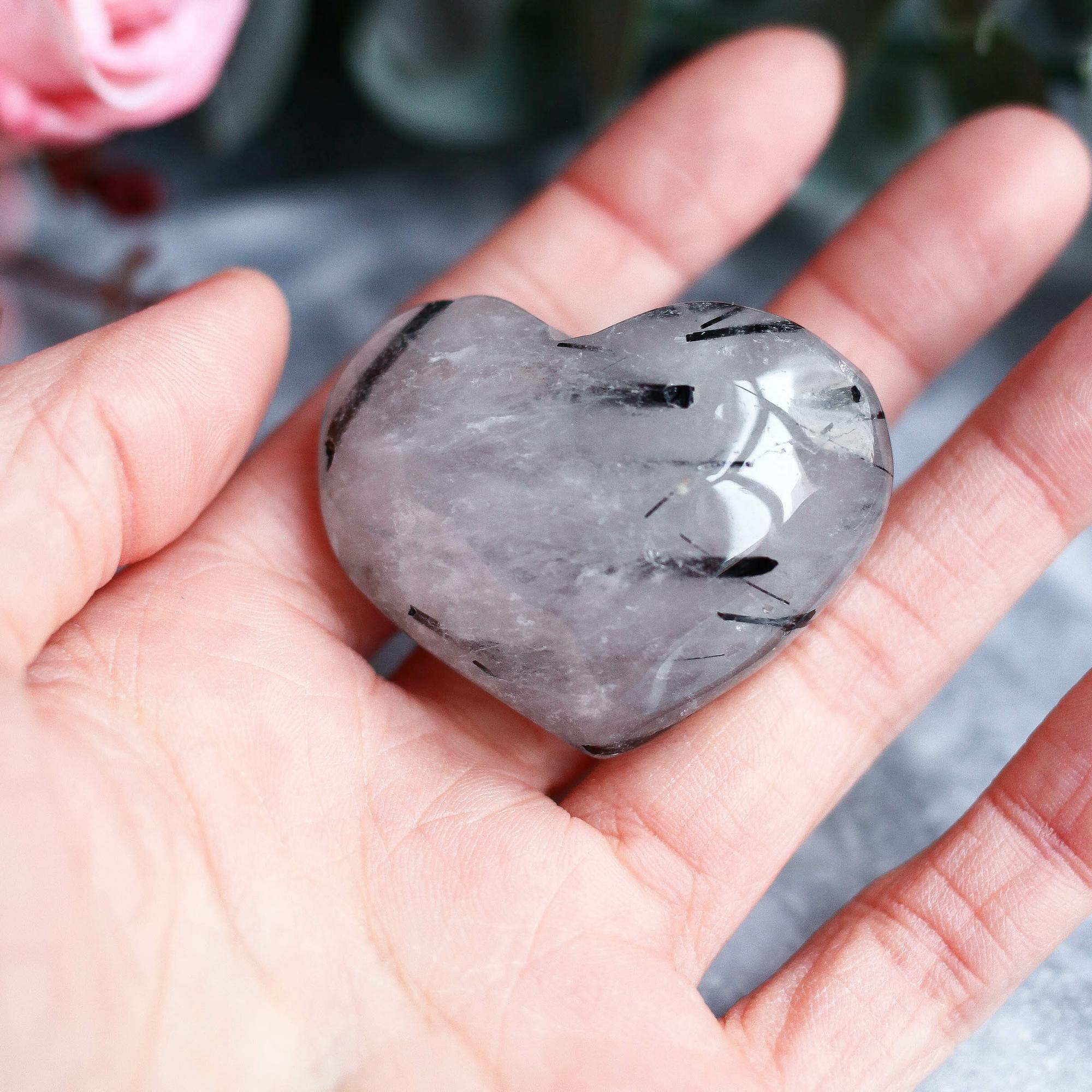Турмалиновый кварц (кварц с шерлом) в форме сердца