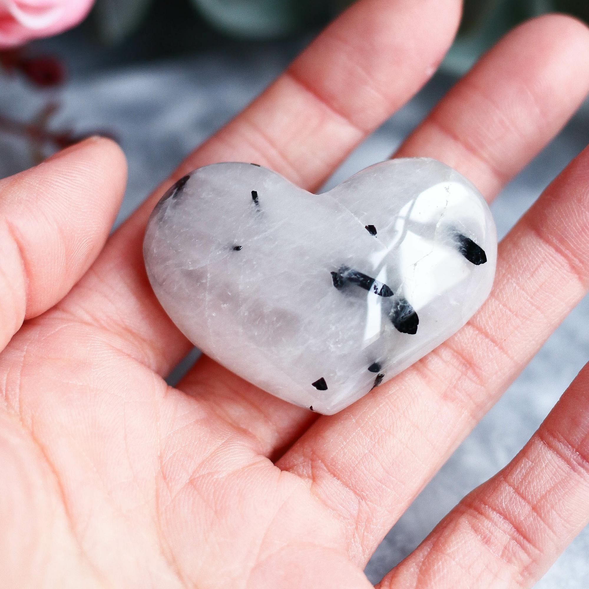 Турмалиновый кварц (кварц с шерлом) в форме сердца