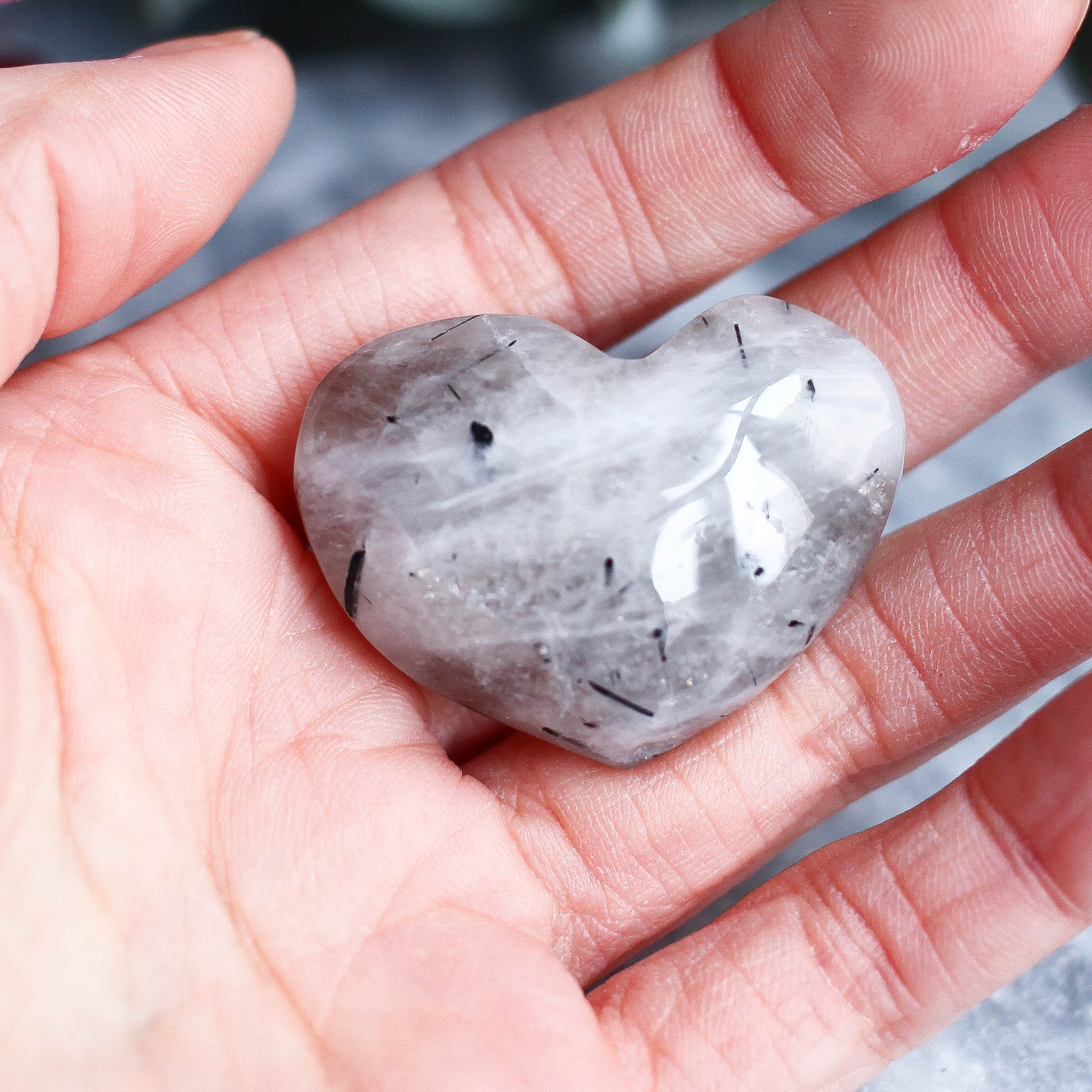 Турмалиновый кварц (кварц с шерлом) в форме сердца