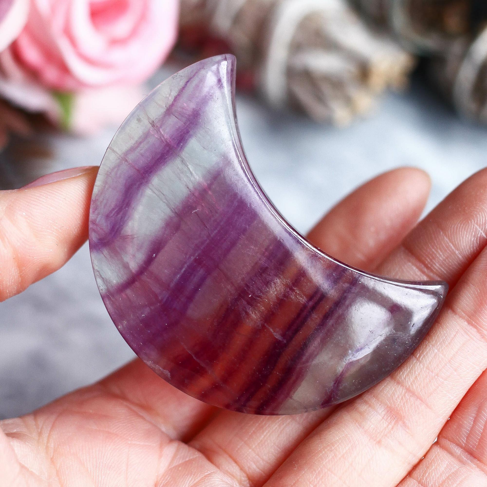 Флюорит в форме полумесяца