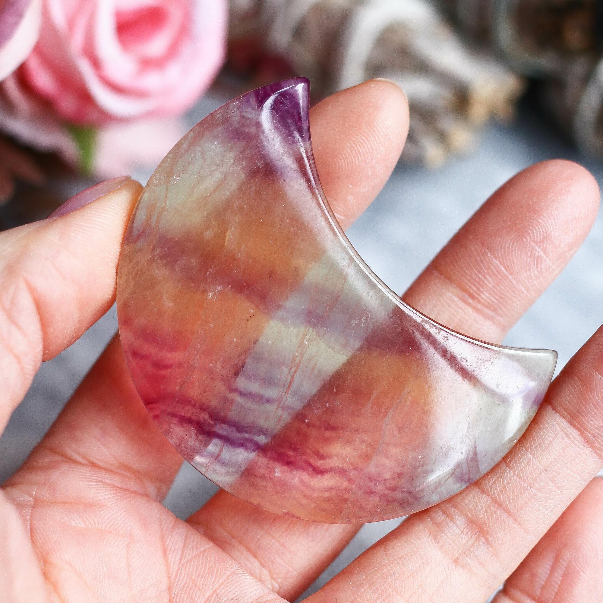 Флюорит в форме полумесяца