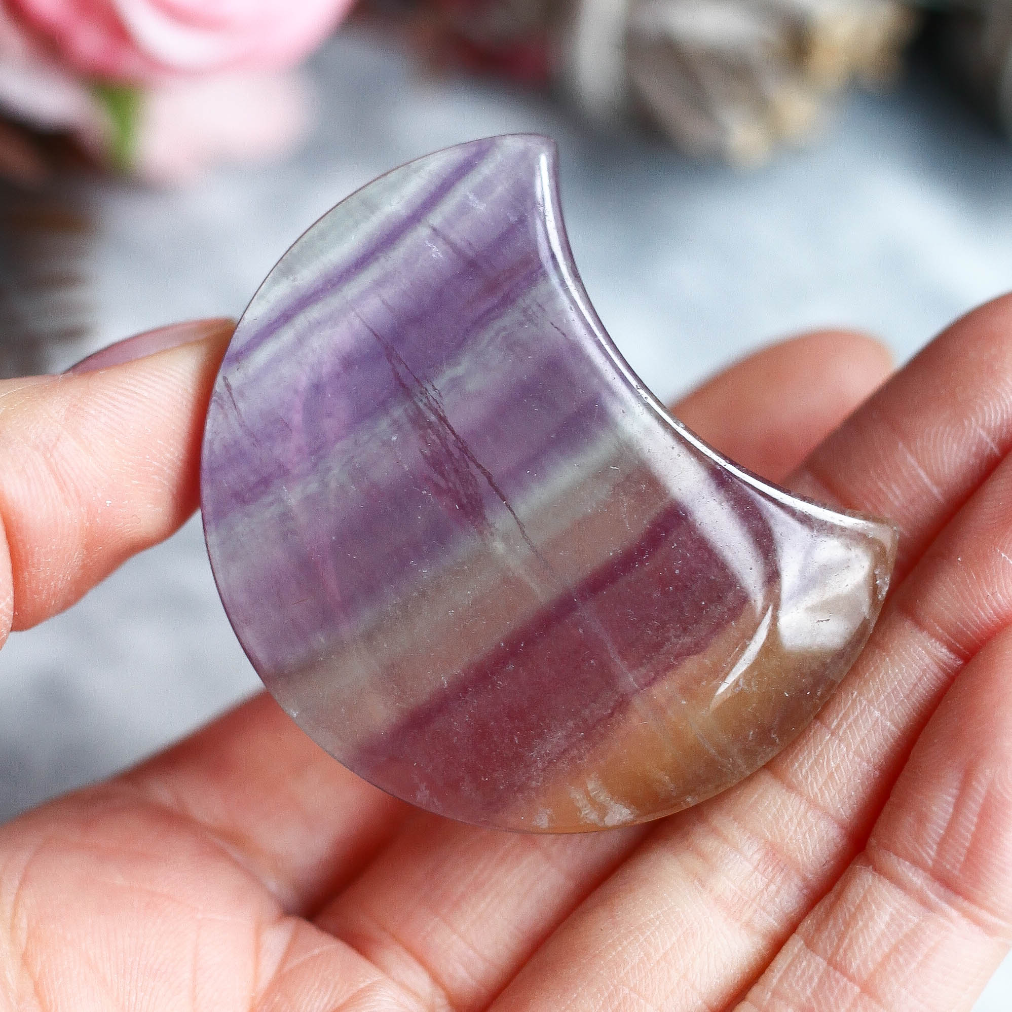 Флюорит в форме полумесяца