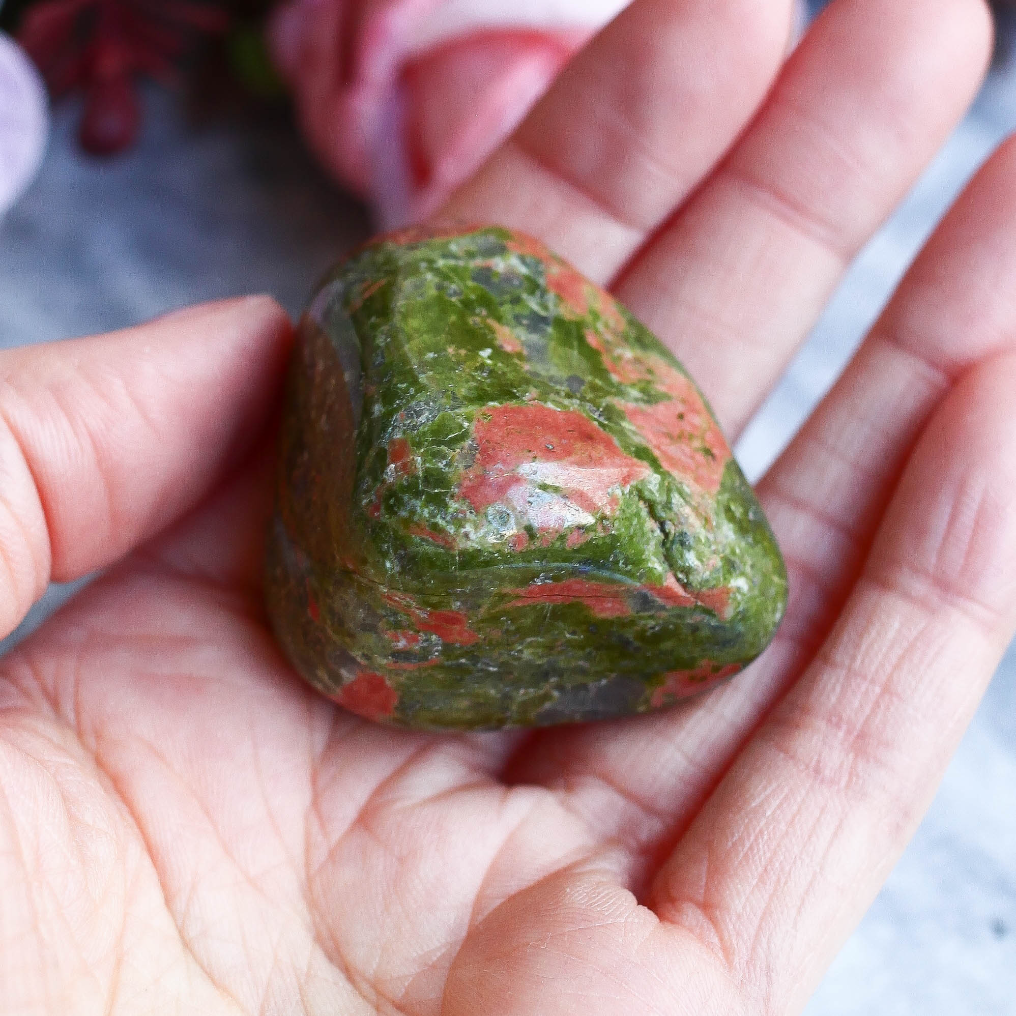 Унакит в форме гальки