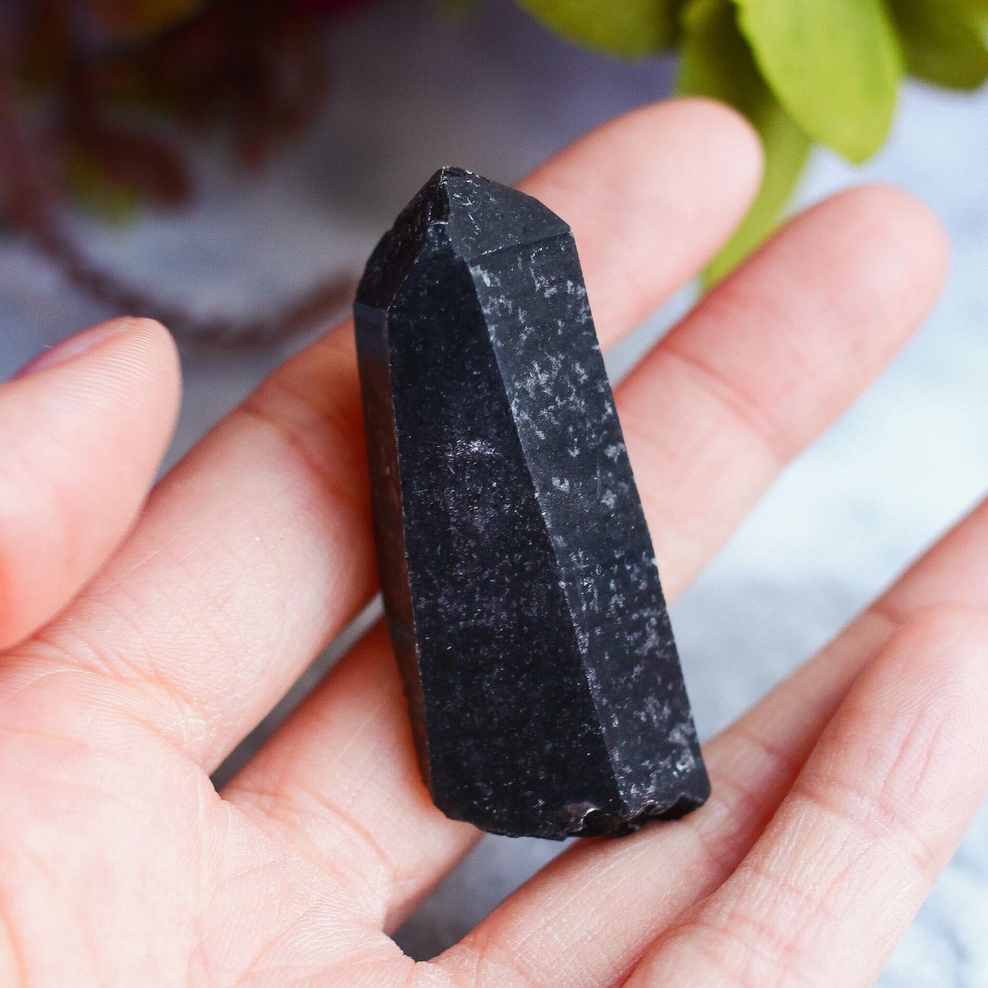 Кристалл облученного раухтопаза ("морион")