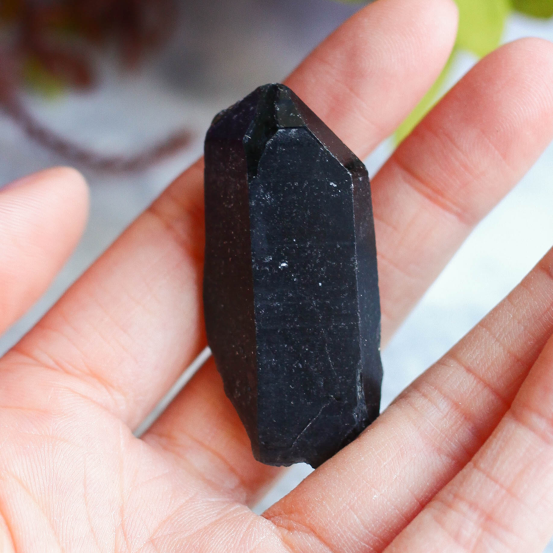 Кристалл облученного раухтопаза ("морион")