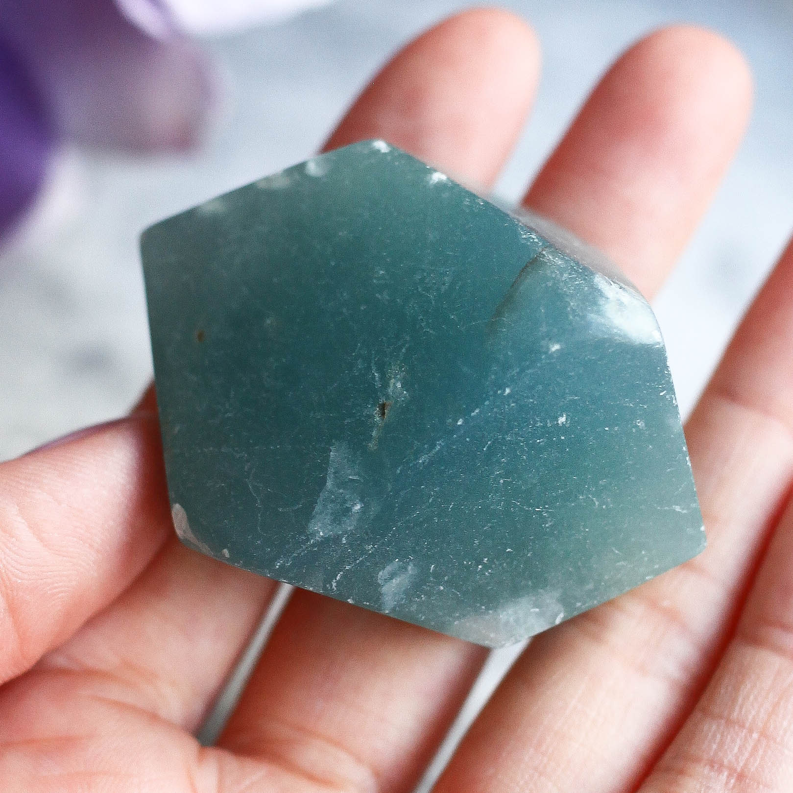 Голубой мраморный оникс ограненный