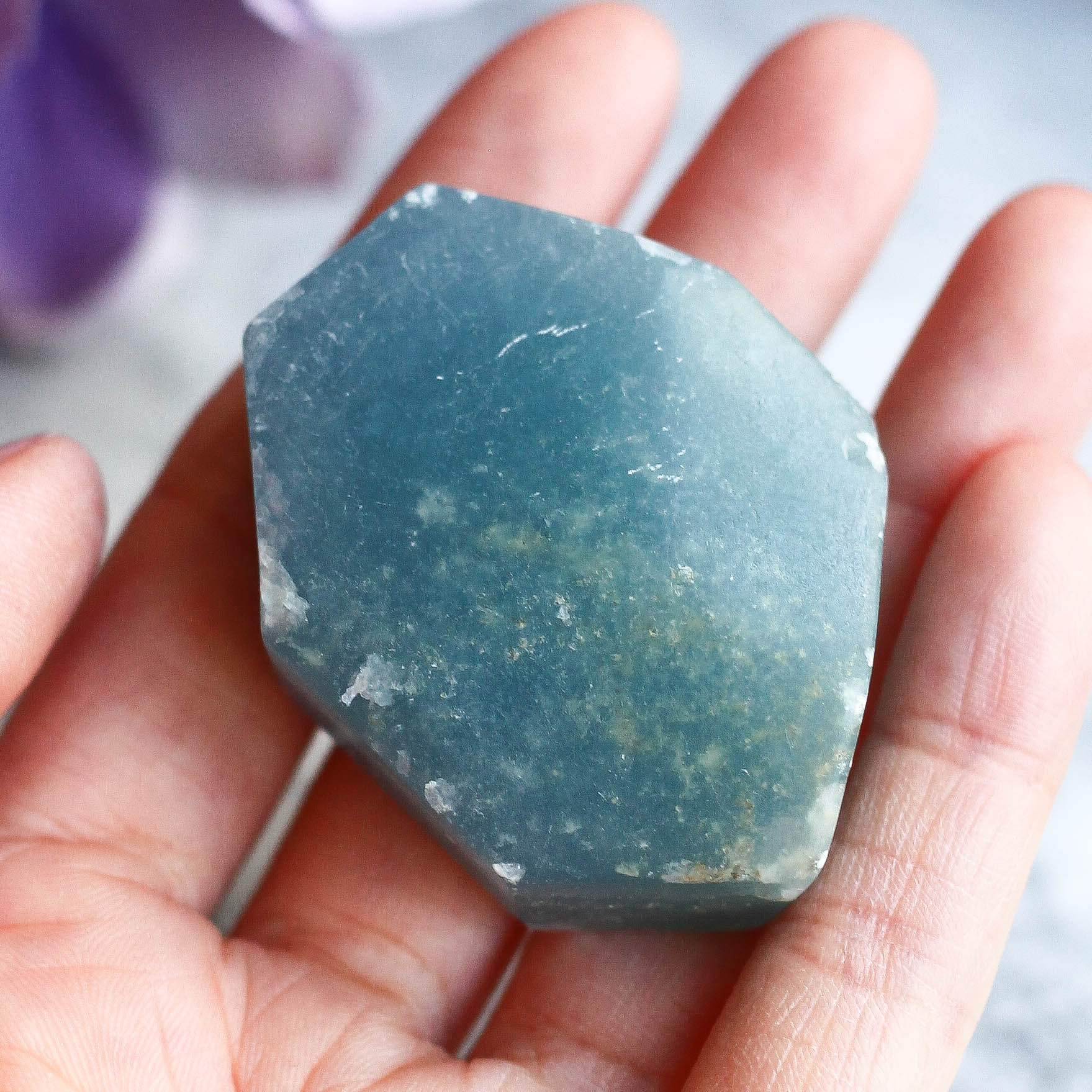 Голубой мраморный оникс ограненный