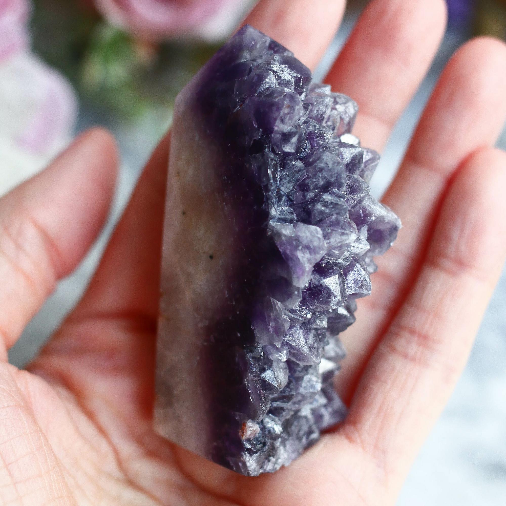 Друза аметиста в форме кристалла-генератора