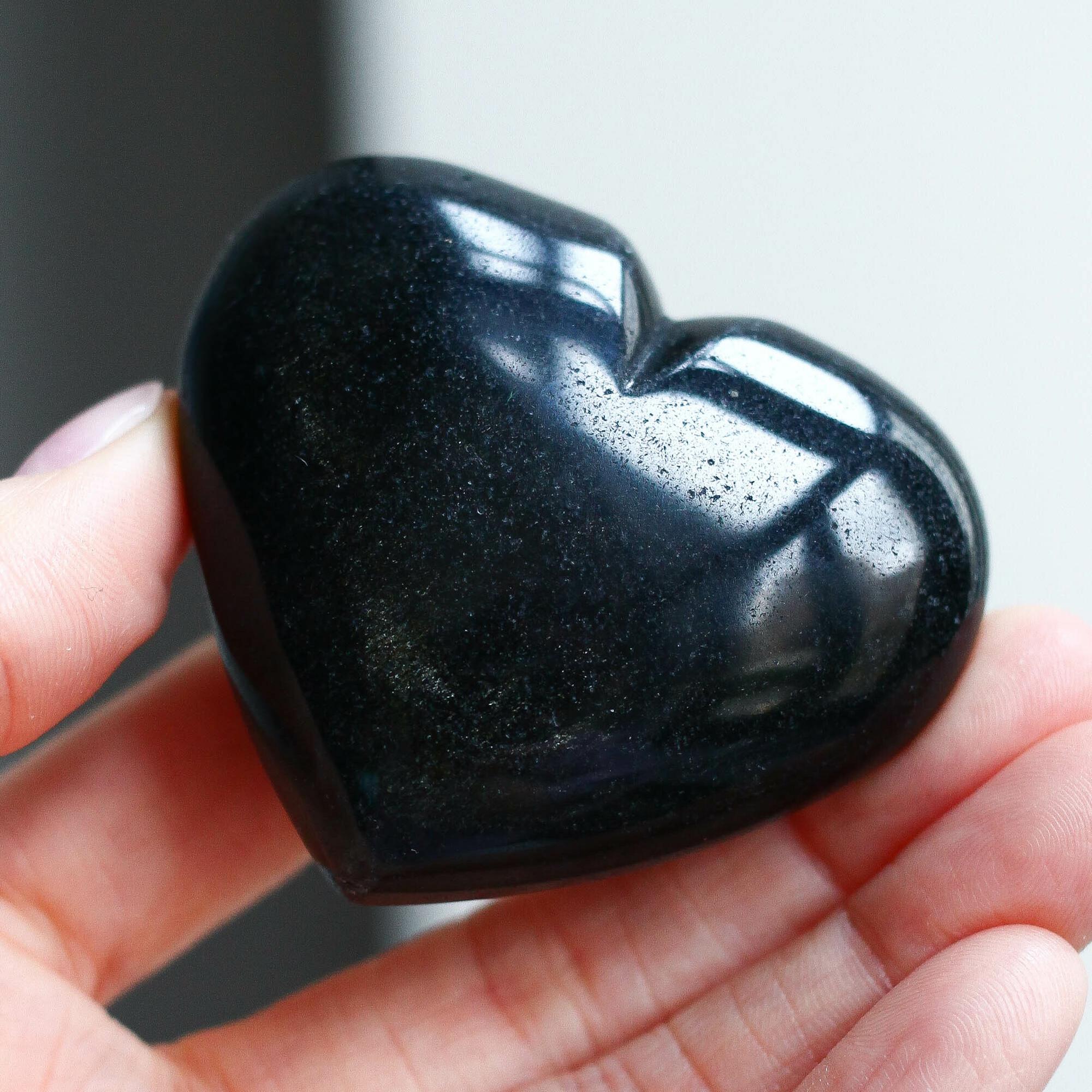 Золотистый обсидиан в форме сердца