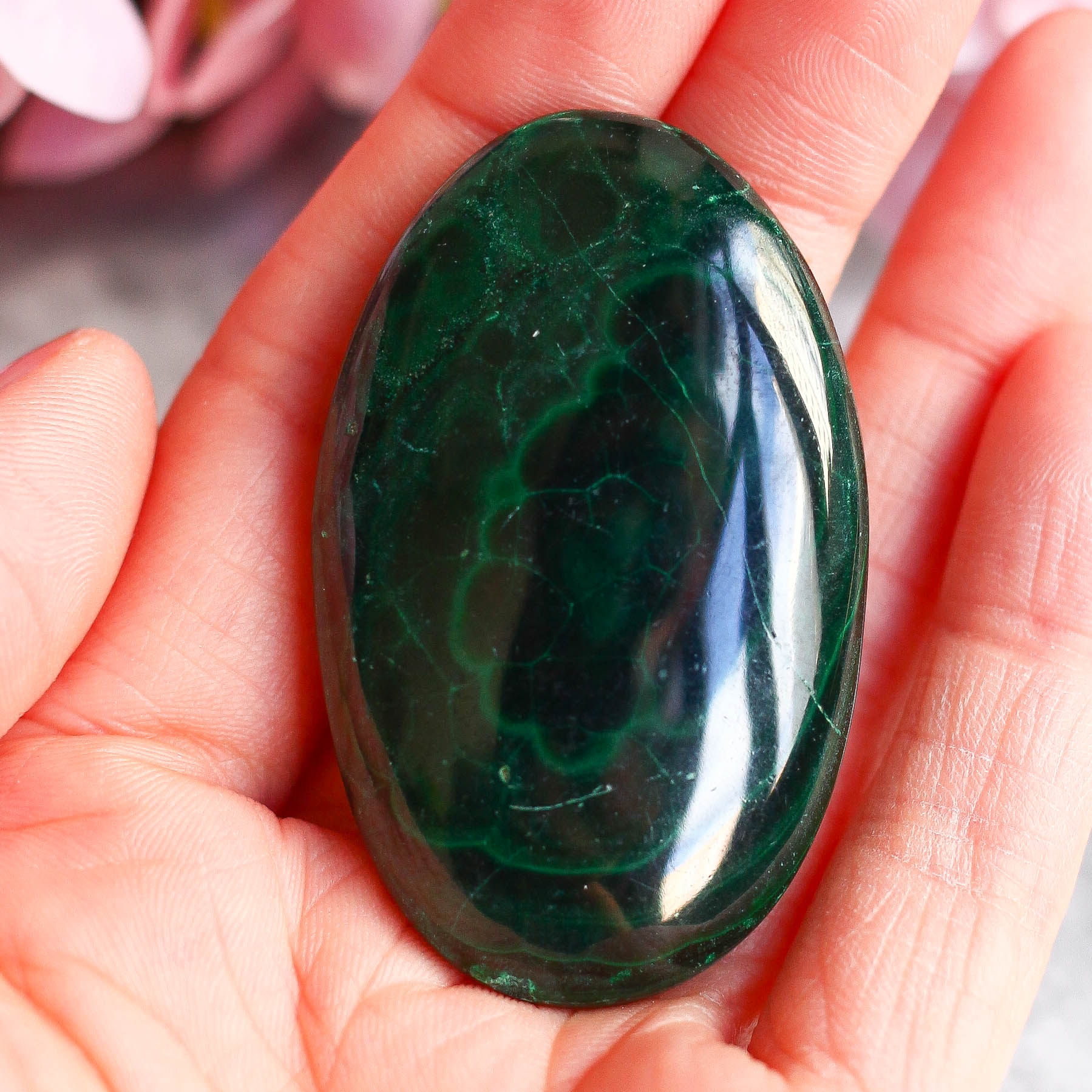 Малахит в форме гальки