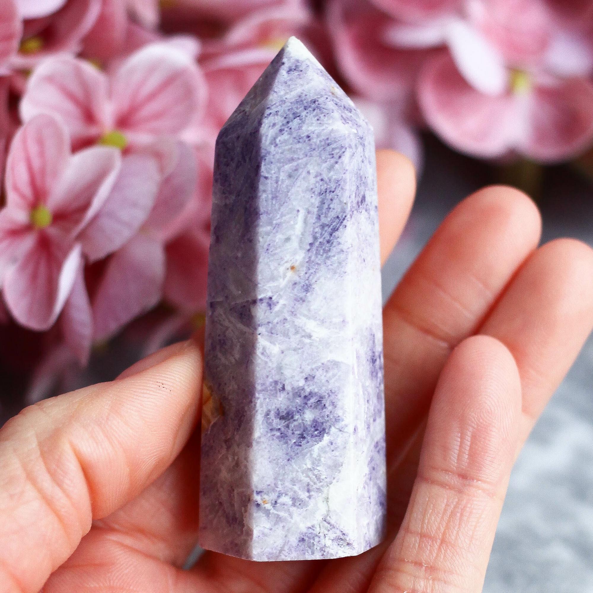 Опализированный флюорит в форме кристалла-генератора