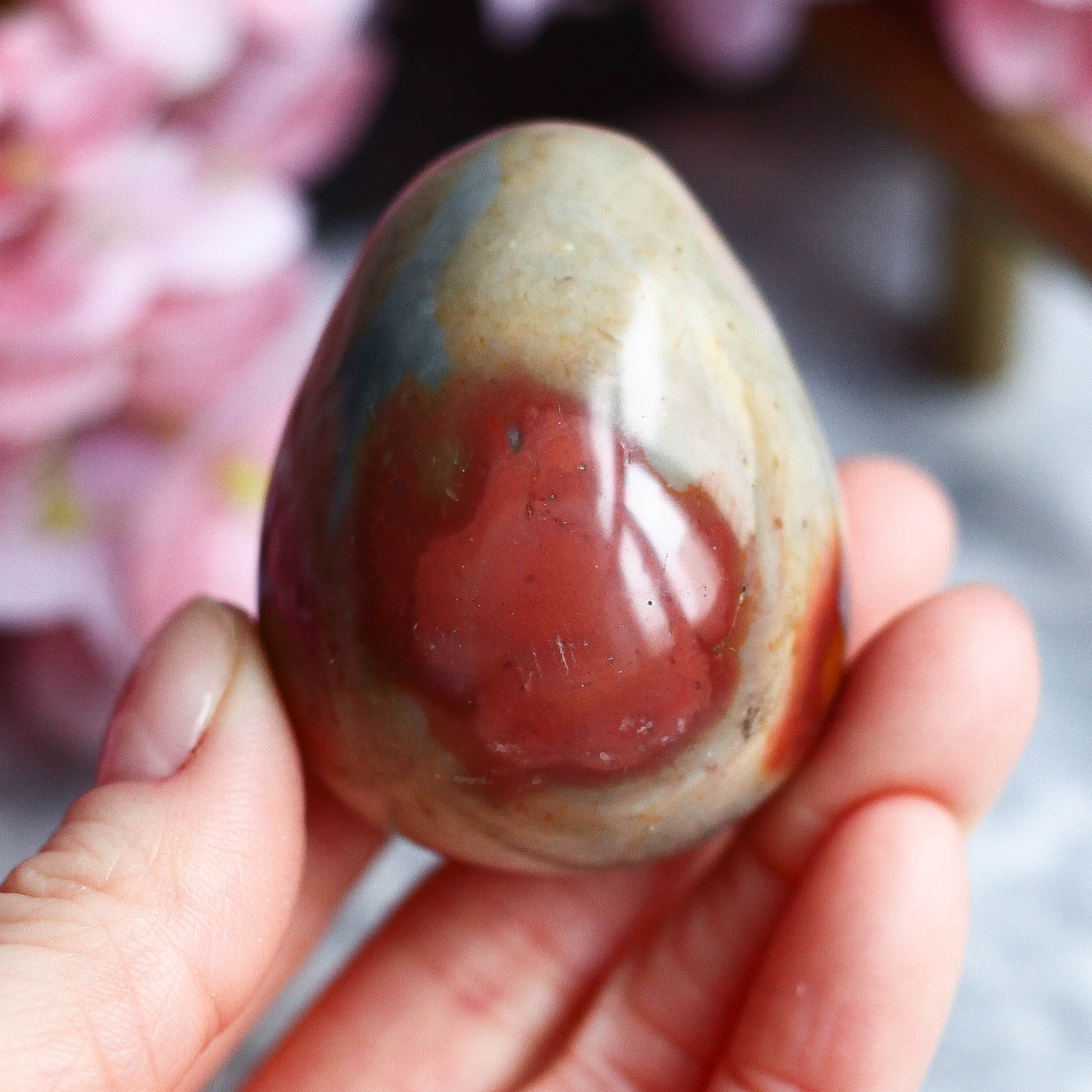 Полихромная яшма в форме яйца