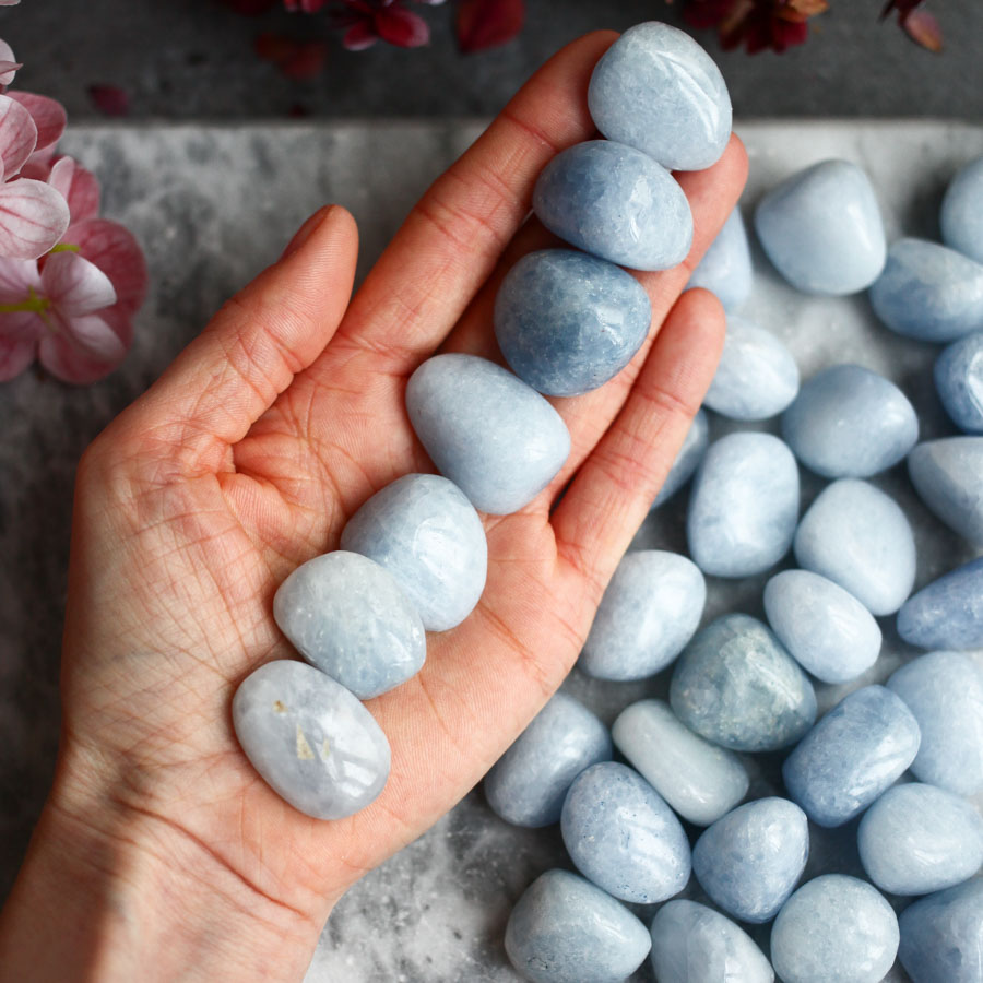 Галтовка голубого кальцита