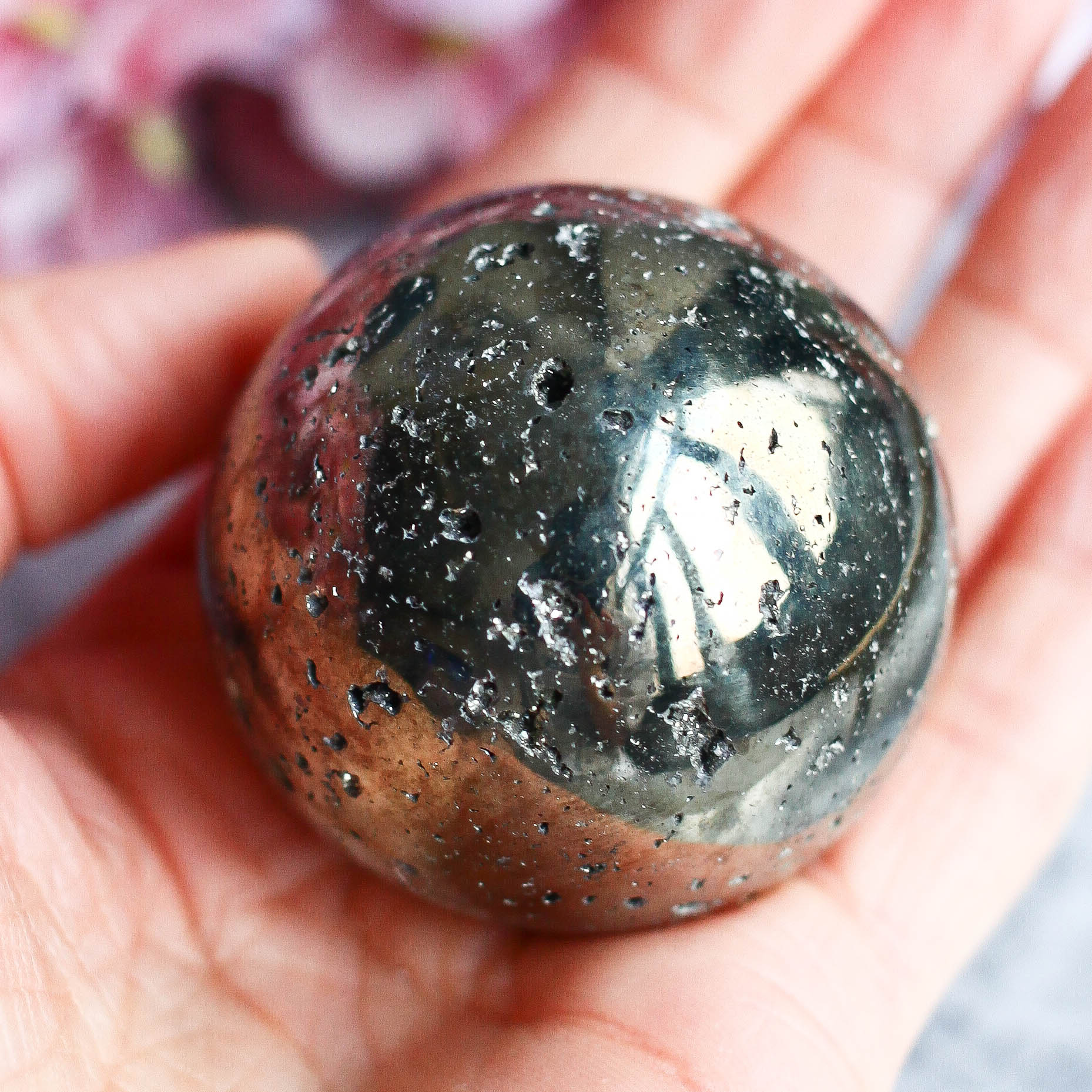 Пирит в форме шара