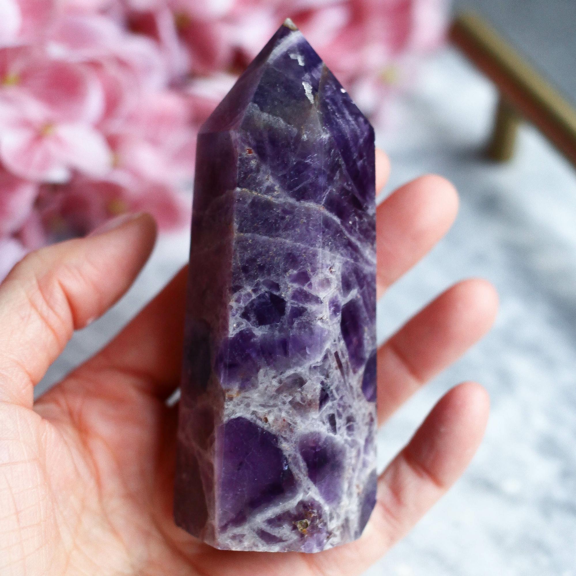 Шевронный аметист в форме кристалла-генератора