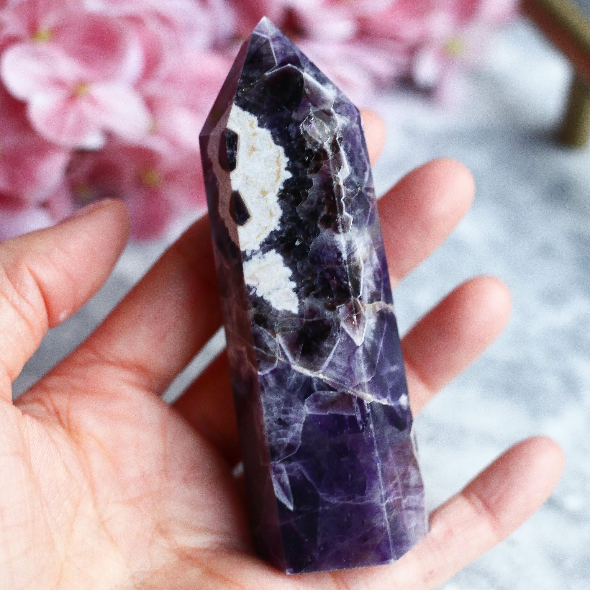 Шевронный аметист в форме кристалла-генератора