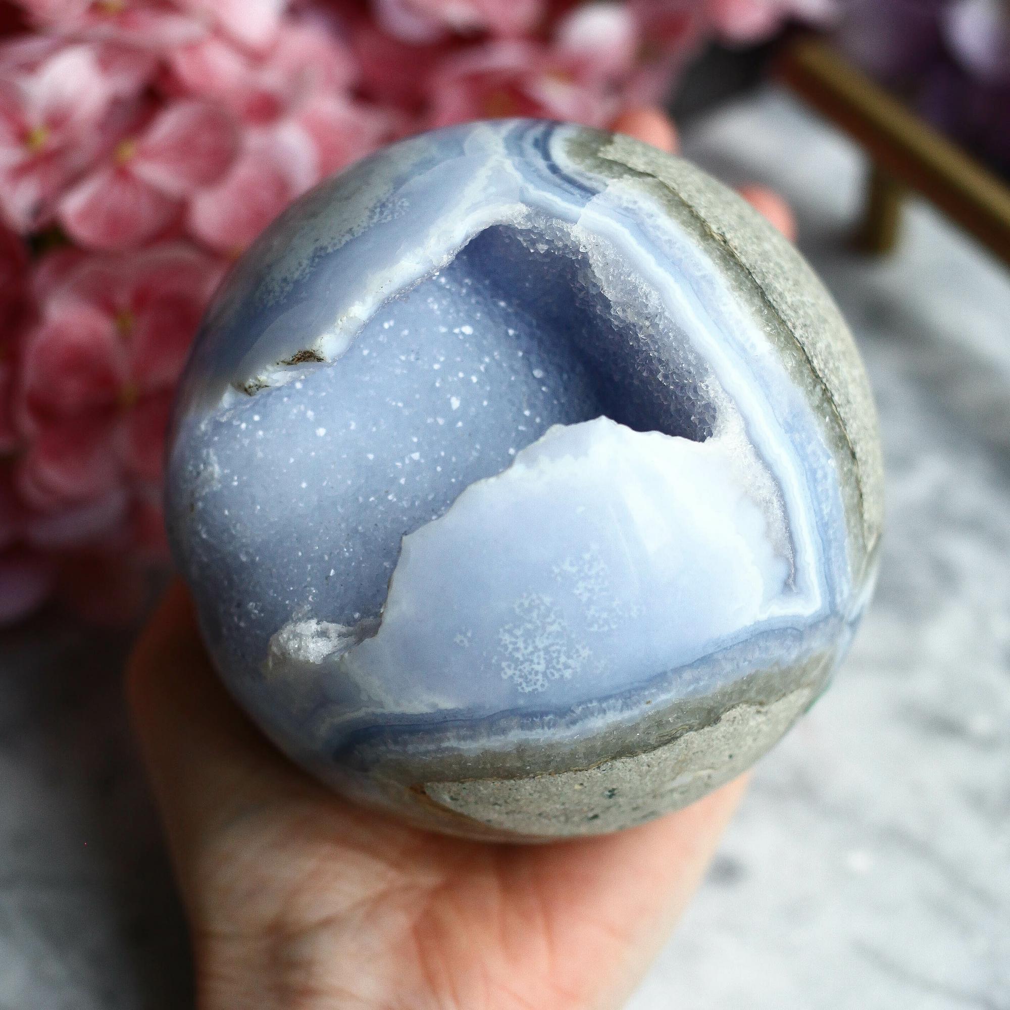 Голубой кружевной агат в форме шара