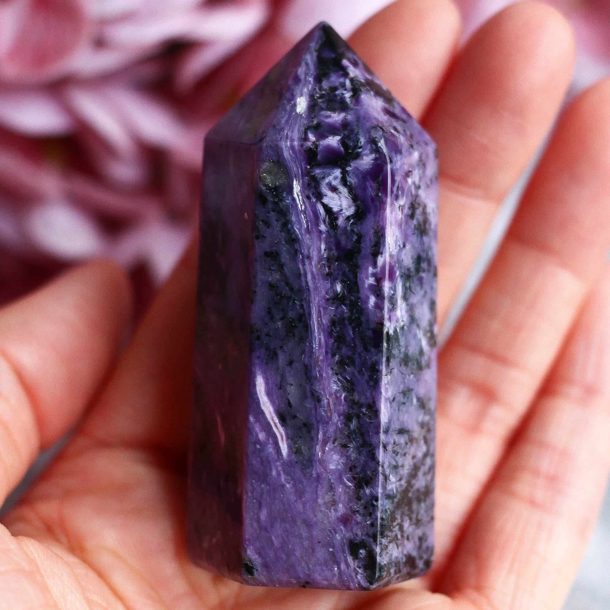 Чароит в форме кристалла-генератора