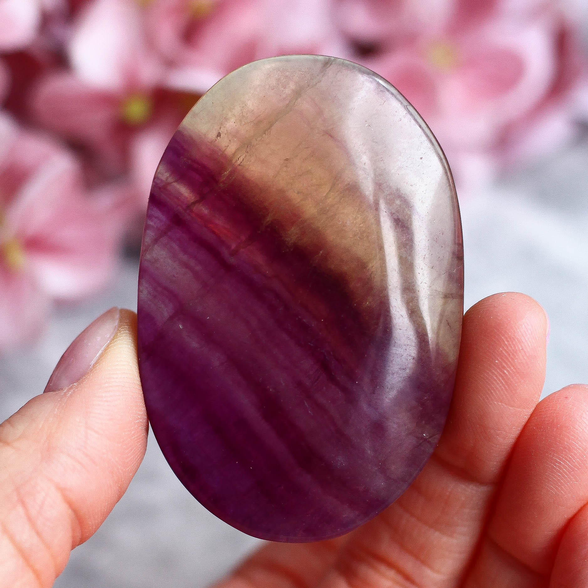 Флюорит в форме гальки