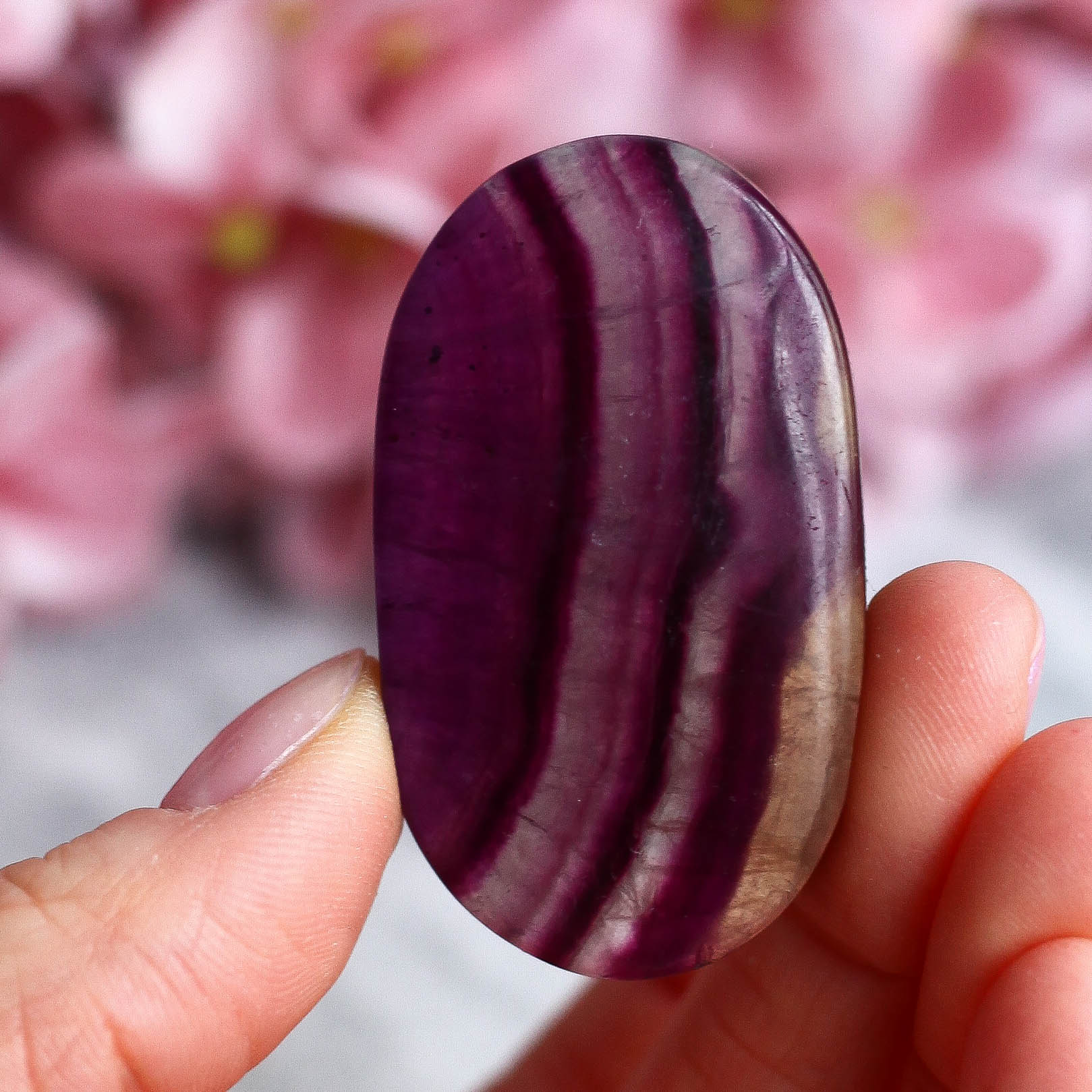 Флюорит в форме гальки