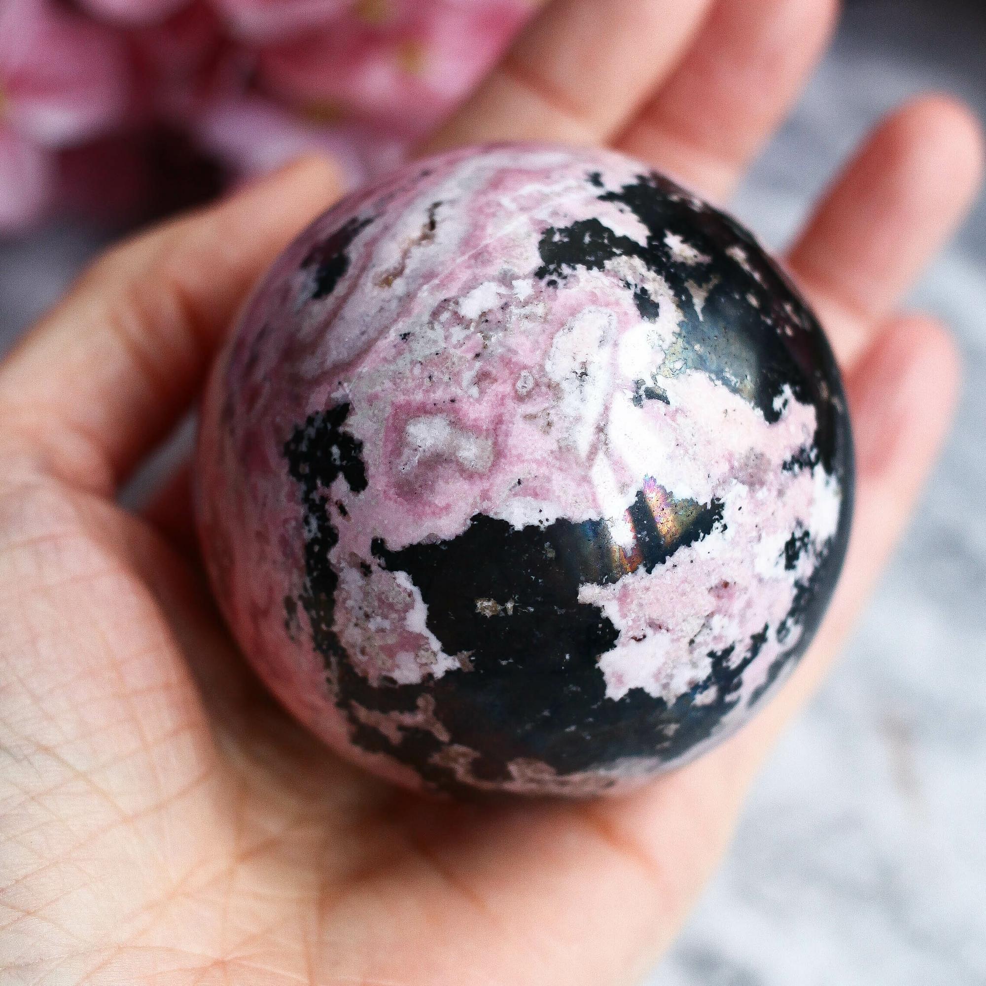 Родонит в форме шара