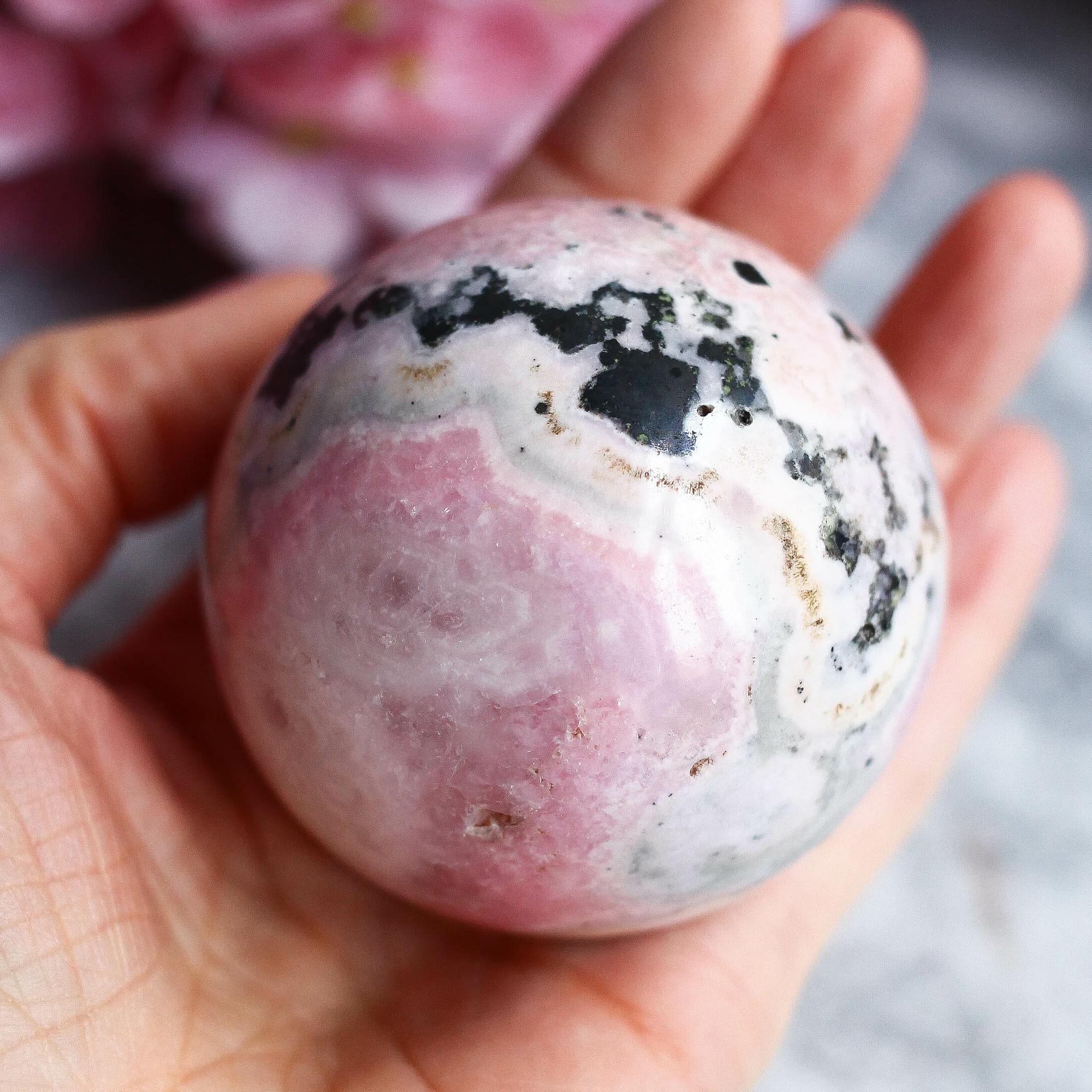 Родонит в форме шара