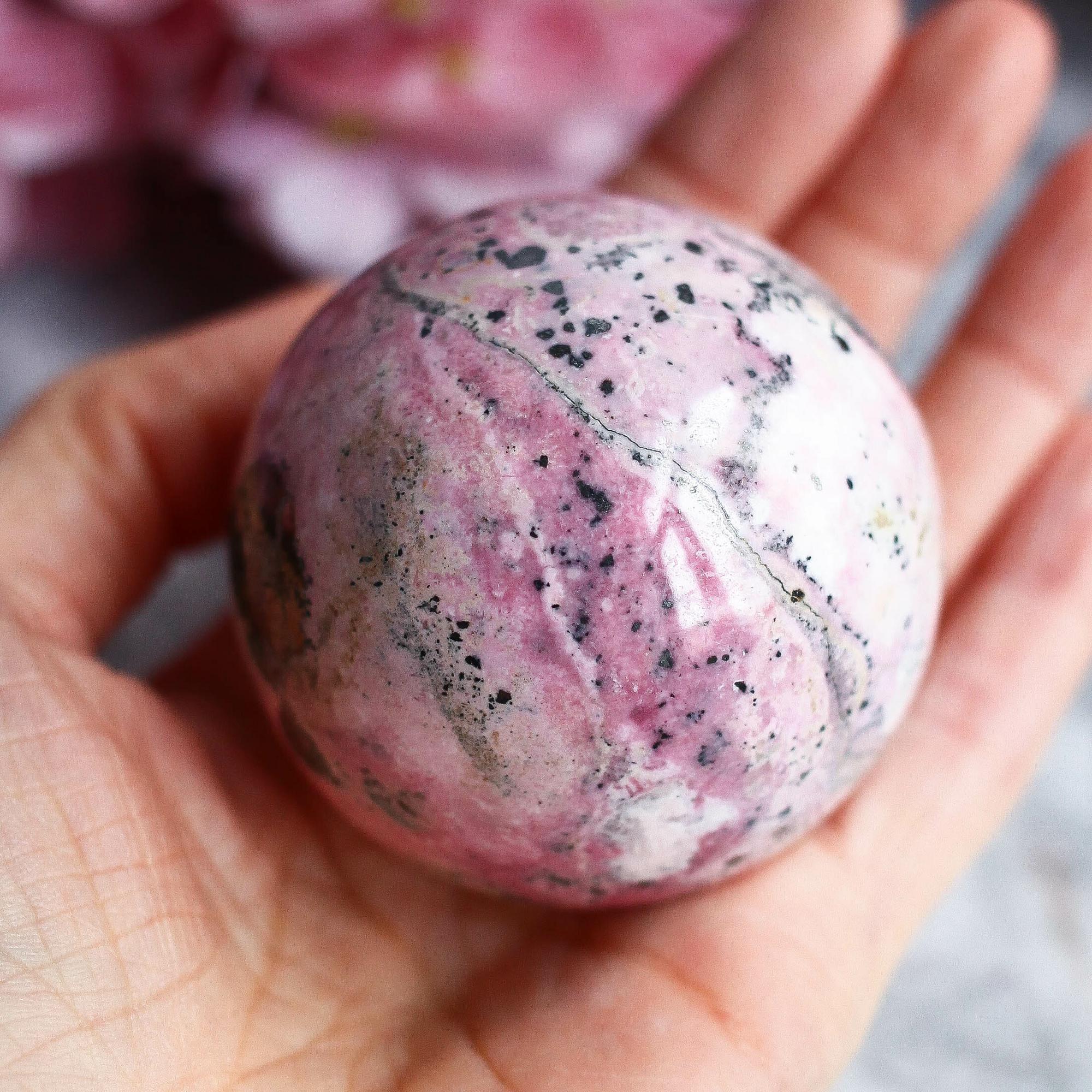 Родонит в форме шара