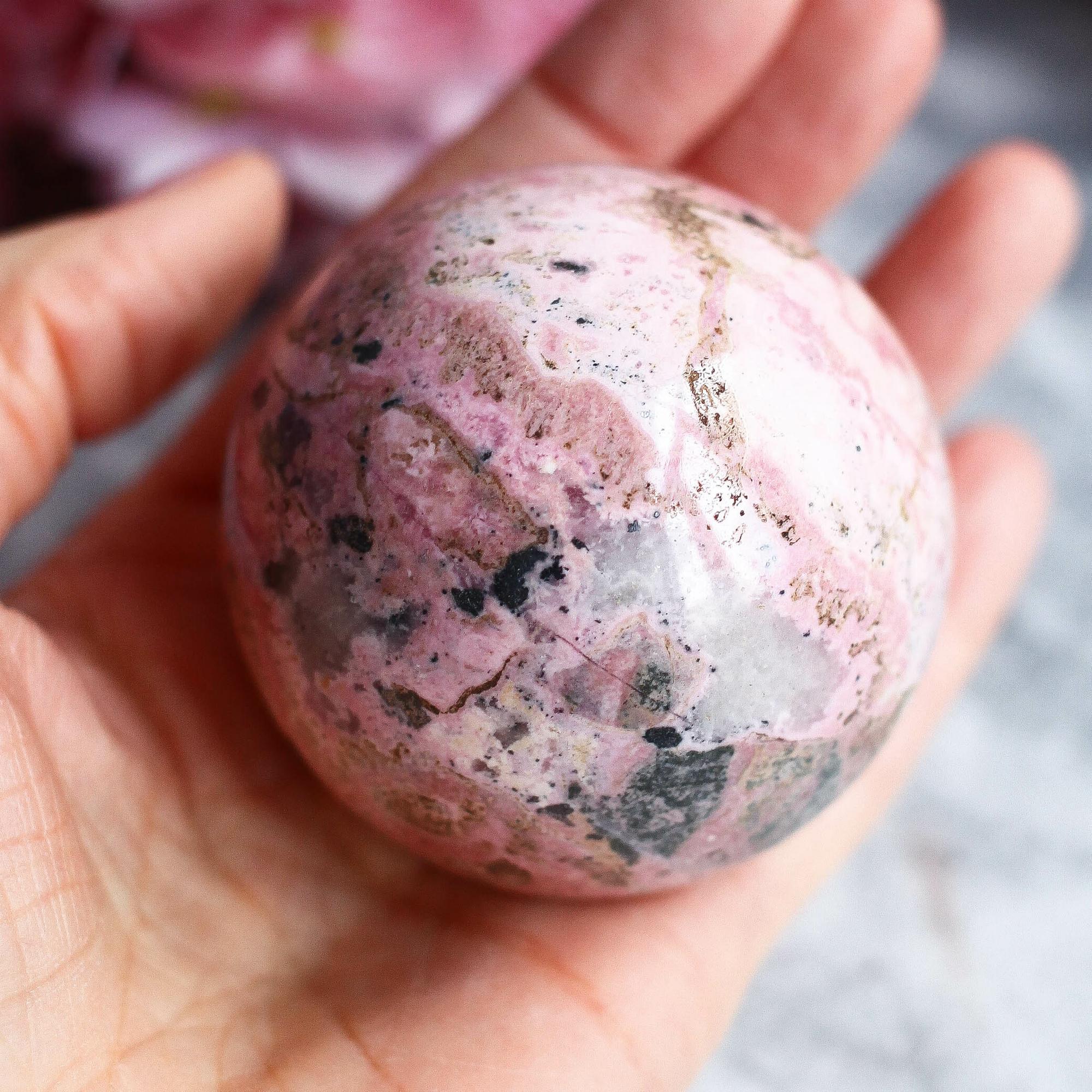 Родонит в форме шара