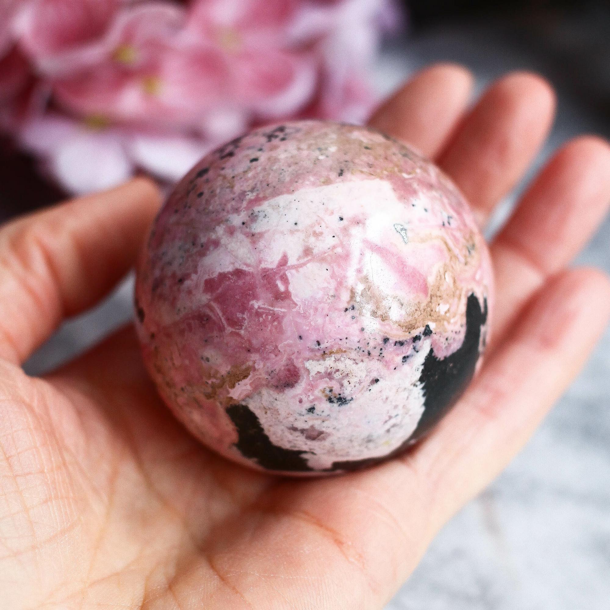 Родонит в форме шара