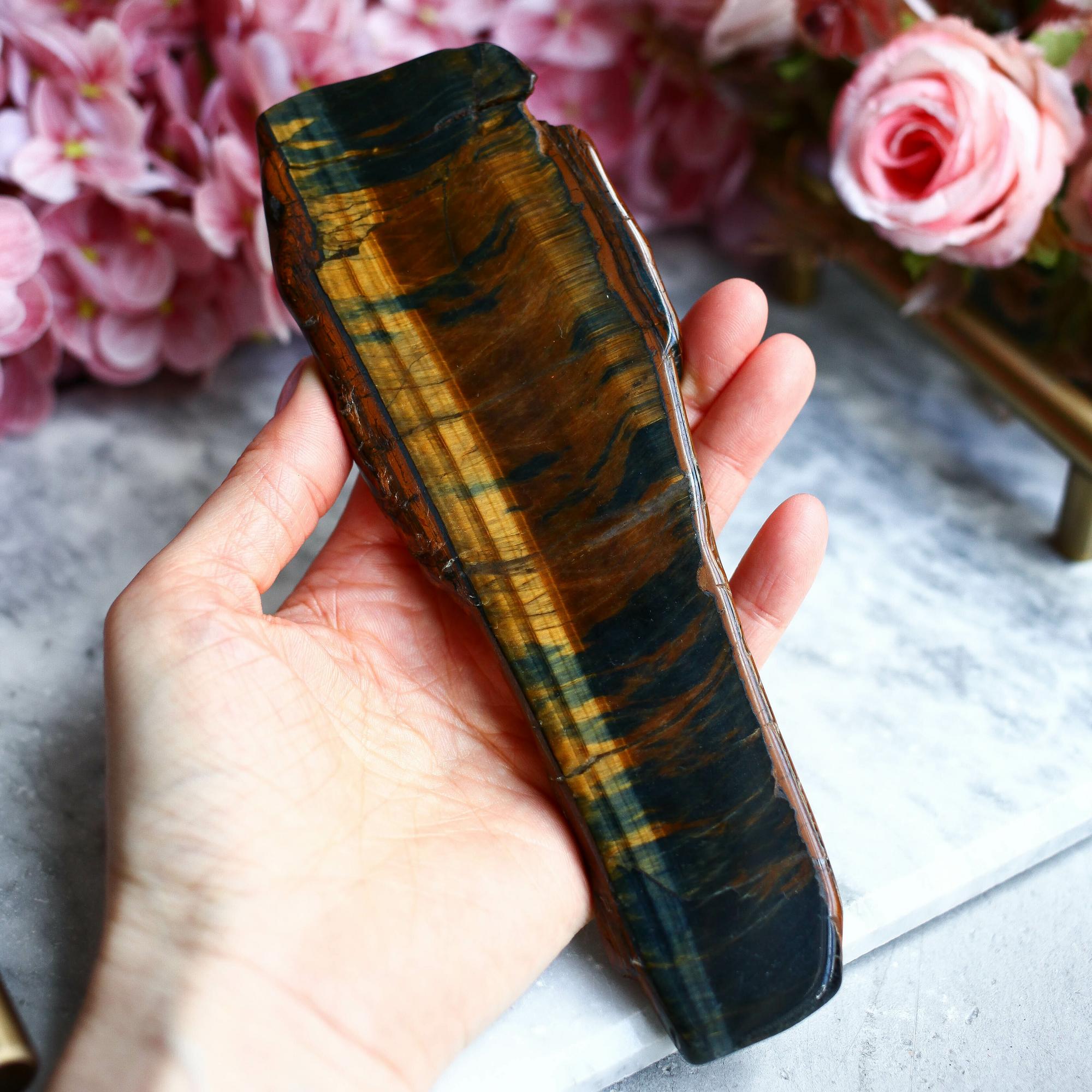 Срез тигрово-соколиного глаза