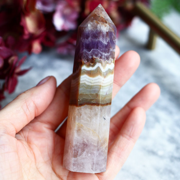 Аметистовый агат в форме кристалла-генератора