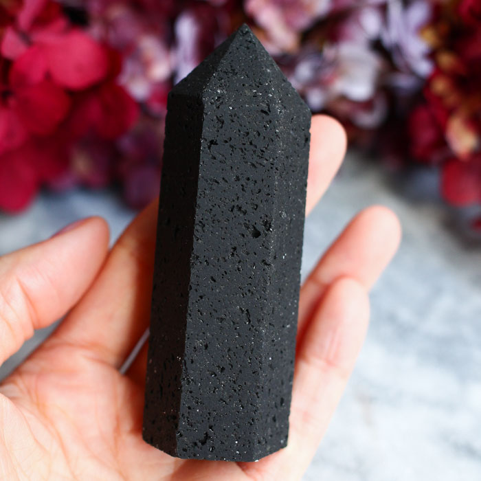 Вулканическая лава в форме кристалла-генератора