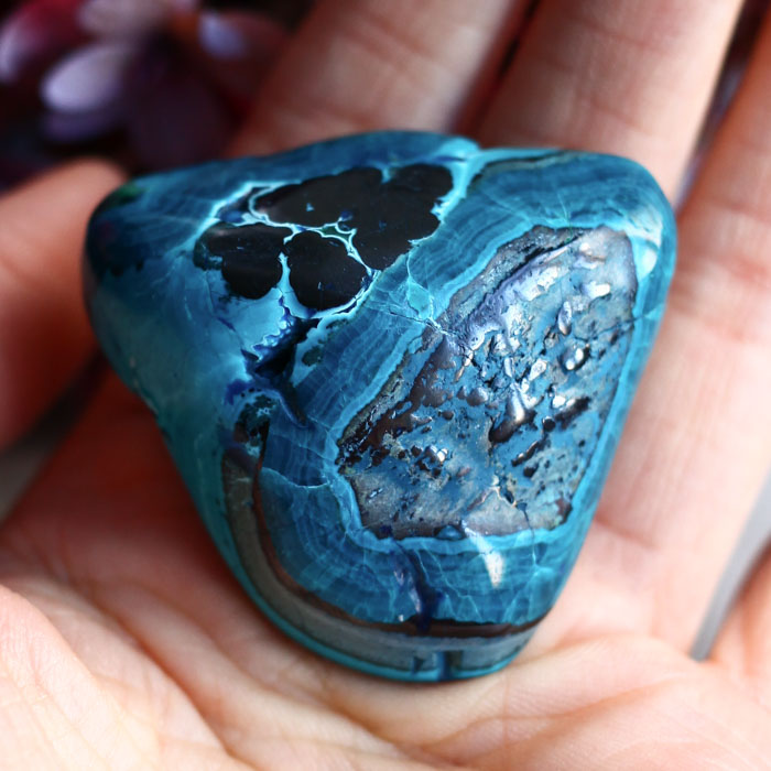 Хризоколла с малахитом в форме гальки