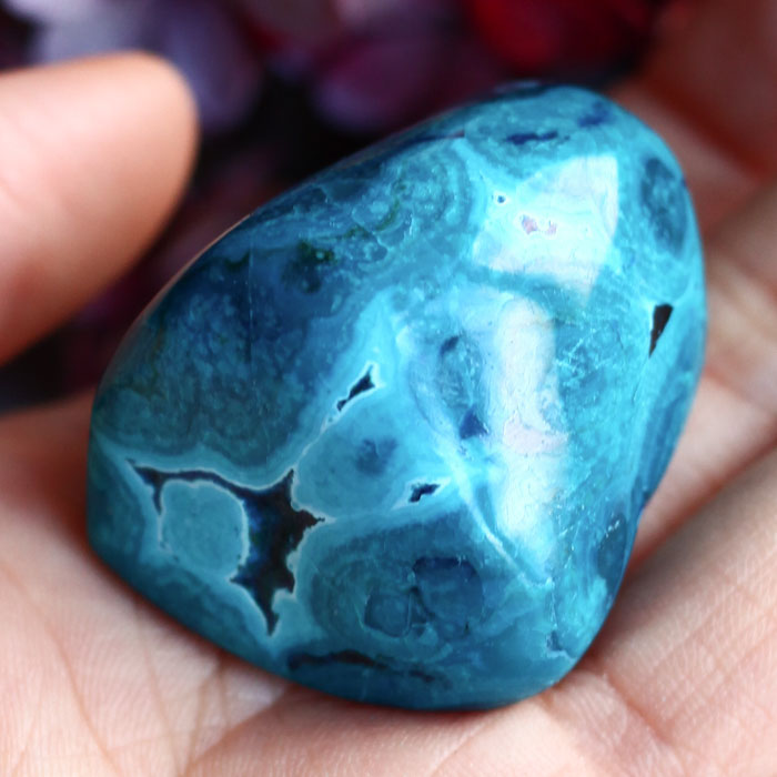 Хризоколла с малахитом в форме гальки