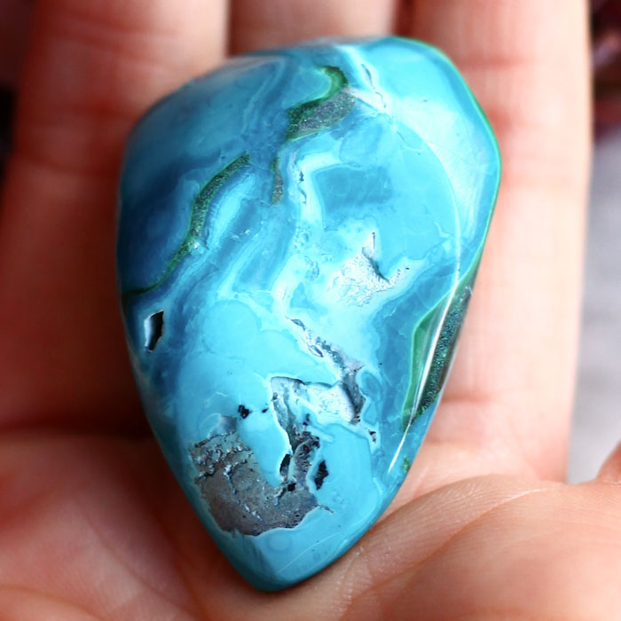 Хризоколла с малахитом в форме гальки