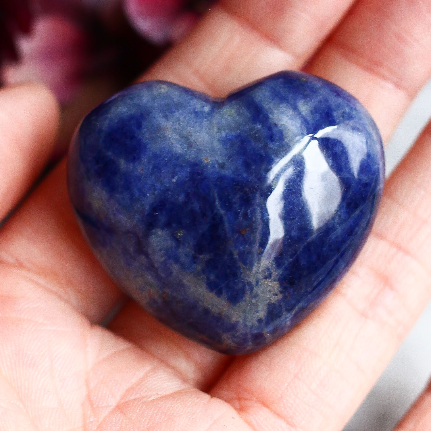 Содалит в форме сердца