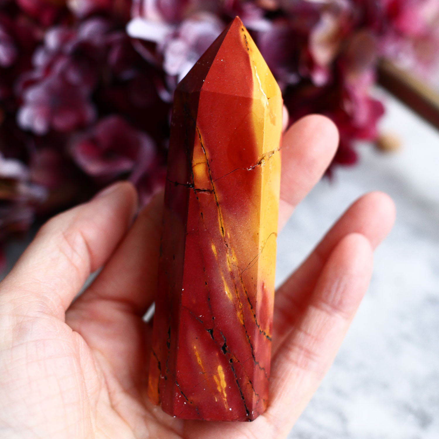 Мукаит в форме кристалла-генератора