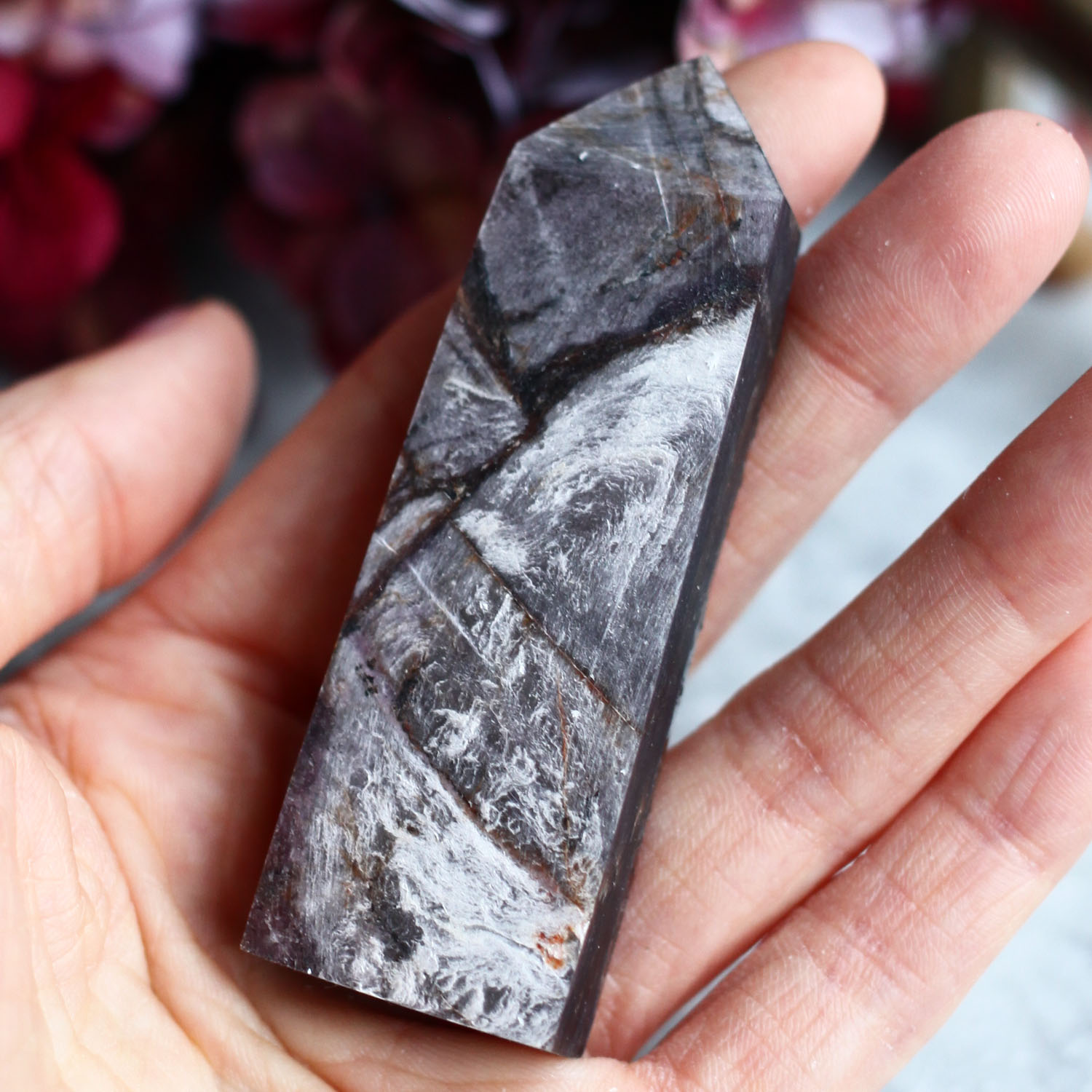 Лепидолит в форме кристалла-генератора (высший сорт)