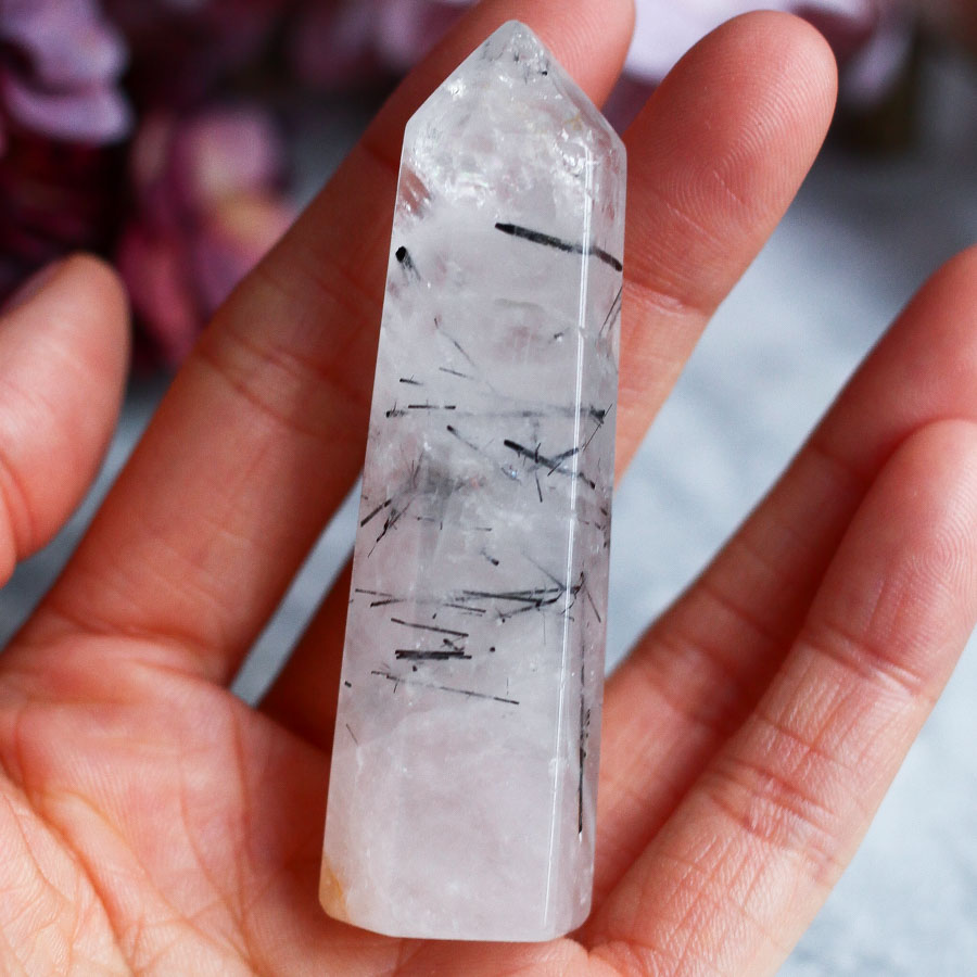 Турмалиновый кварц (кварц с шерлом) в форме кристалла-генератора