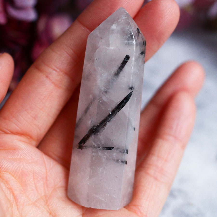 Турмалиновый кварц (кварц с шерлом) в форме кристалла-генератора